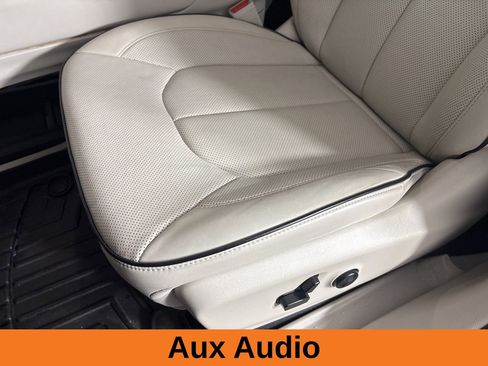 Used 2021 Chrysler Pacifica Limited w/ Uconnect Theater Family Group image 13