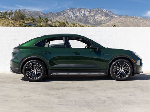 Used 2025 Porsche Macan Electric image 8