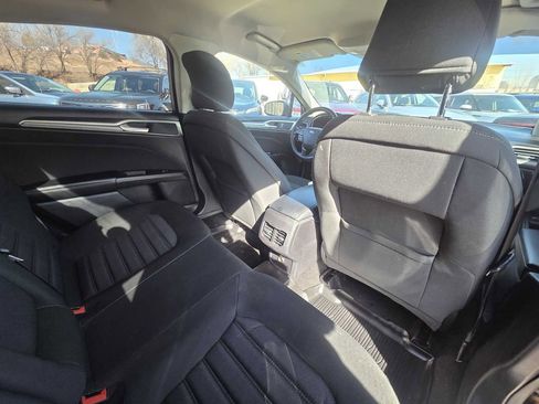 Used 2019 Ford Fusion SE image 11