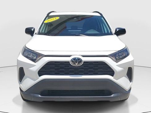 Used 2021 Toyota RAV4 LE FWD image 2