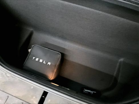 Used 2024 Tesla Model X image 34