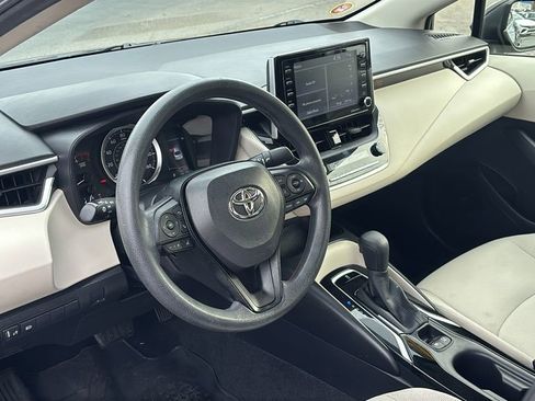 Used 2021 Toyota Corolla LE image 23
