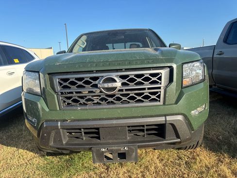 Used 2022 Nissan Frontier SV RWD image 2