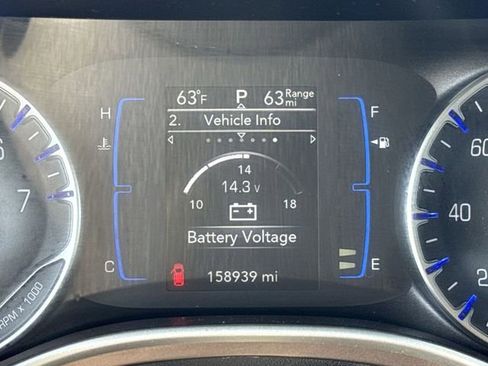 Used 2017 Chrysler Pacifica Touring FWD image 18