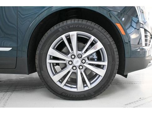 Certified 2025 Cadillac XT5 Premium Luxury image 8