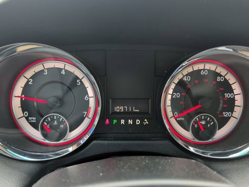 Used 2015 Dodge Grand Caravan SXT w/ UConnect Hands-Free Group image 12