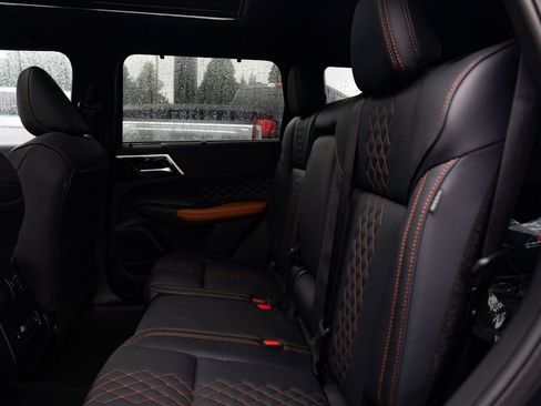 New 2025 Mitsubishi Outlander SEL image 21