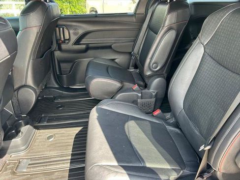 Certified 2025 Toyota Sienna XSE w/ XSE Plus Package FWD image 18