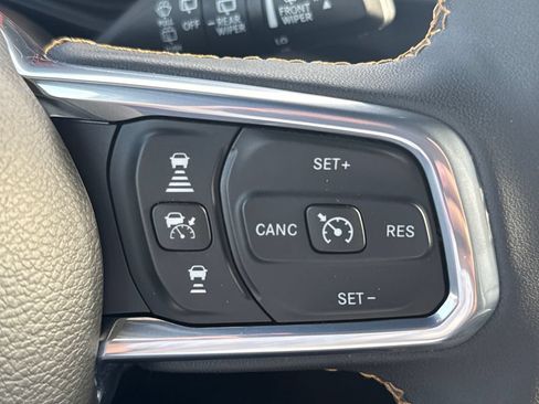 Used 2024 Jeep Wrangler Unlimited Sahara w/ Technology Group AWD/4WD image 25