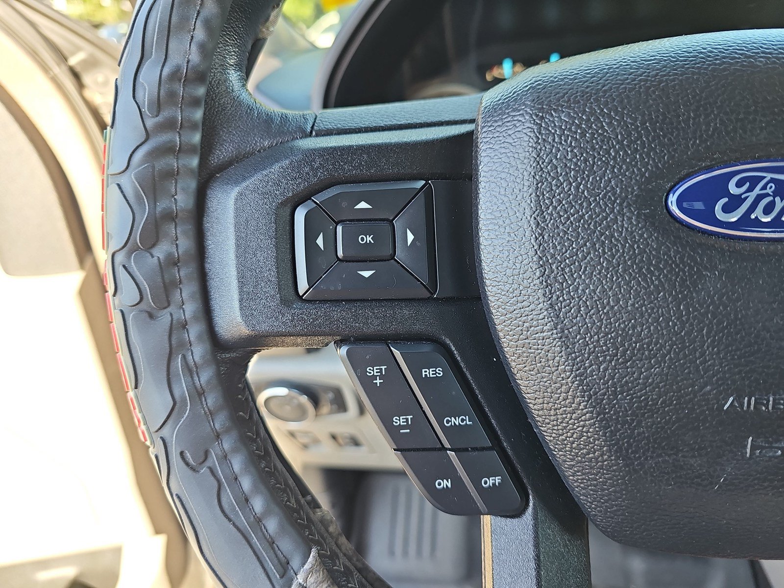 Used 2019 Ford F150 XLT w/ Equipment Group 302A Luxury AWD/4WD image 17