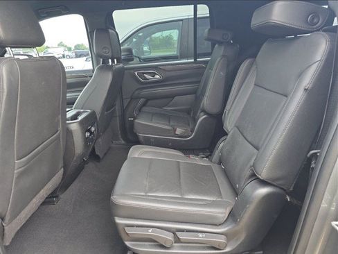 Used 2022 Chevrolet Suburban Z71 w/ Z71 Off-Road Package AWD/4WD image 5
