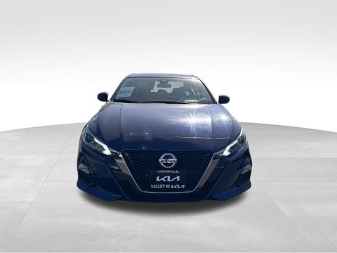 Used 2021 Nissan Altima 2.5 SR w/ SR Premium Package image 3