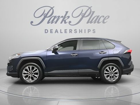 Used 2019 Toyota RAV4 Limited w/ Cold Weather Package FWD image 3