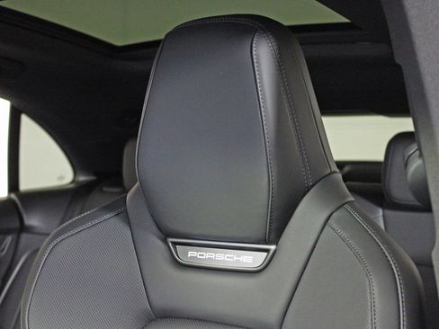 Used 2025 Porsche Macan 4 Electric image 19