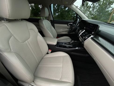 Used 2022 Kia Sorento S w/ Panoramic Sunroof Package FWD image 13