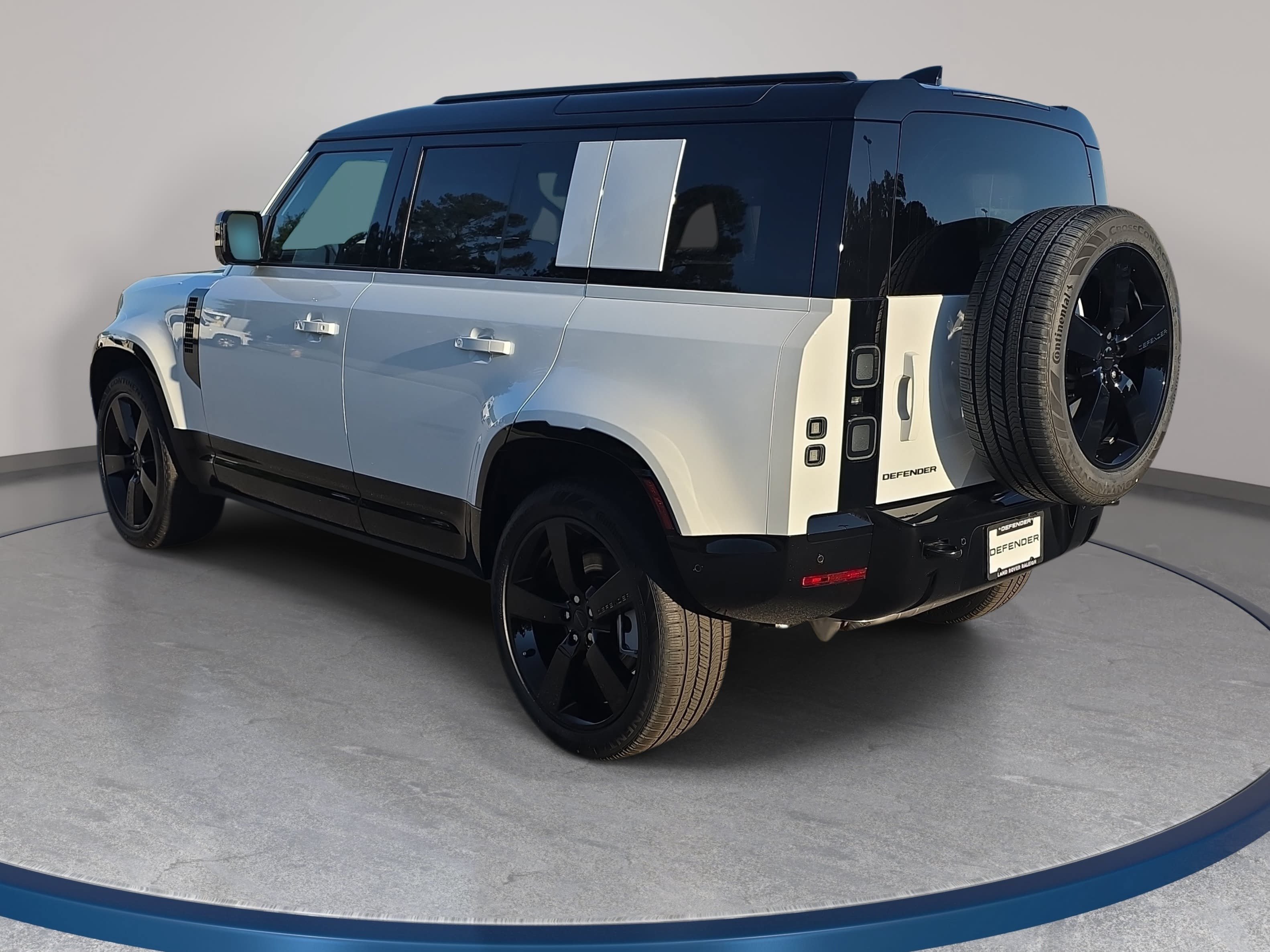 New 2026 Land Rover Defender 110 X-Dynamic SE AWD/4WD image 7