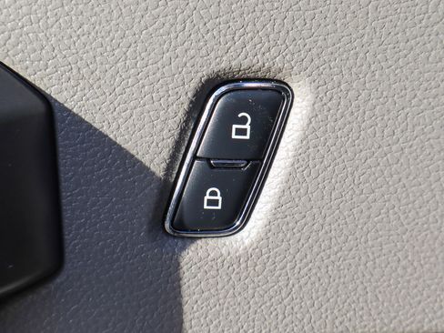 Used 2017 Ford F150 XLT w/ Equipment Group 302A Luxury image 19