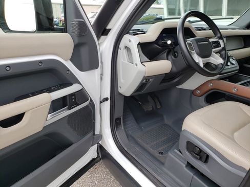 Used 2023 Land Rover Defender 110 S image 8