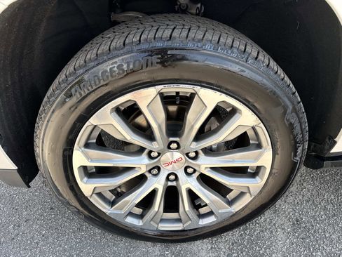 Used 2022 GMC Yukon XL Denali image 11