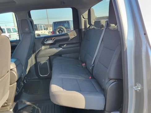 Used 2023 Chevrolet Silverado 1500 LT AWD/4WD image 17