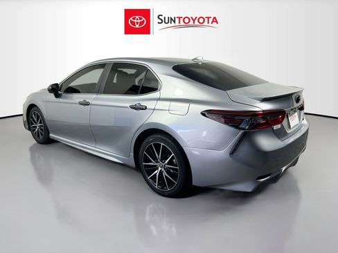 Used 2021 Toyota Camry SE image 6