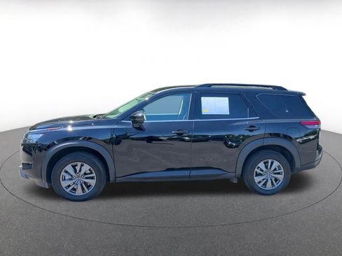 Used 2025 Nissan Pathfinder SV FWD image 9