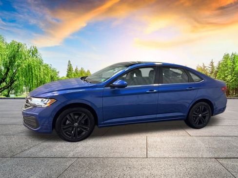 Certified 2022 Volkswagen Jetta SE image 7