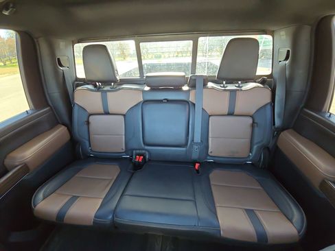 Used 2021 Chevrolet Silverado 3500 High Country w/ Technology Package image 23