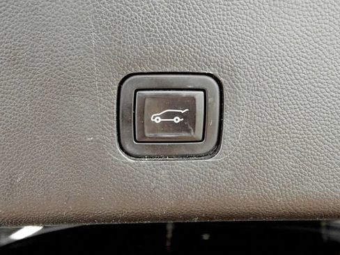 Used 2021 Chevrolet Traverse LT AWD/4WD image 28