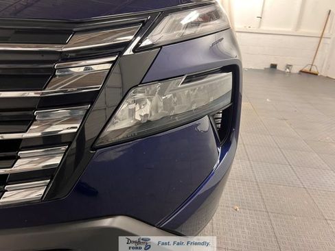 Used 2025 Nissan Rogue SV AWD/4WD image 11