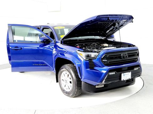 Certified 2024 Toyota Tacoma SR5 image 9