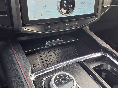 Used 2022 Ford Expedition Max Limited image 15