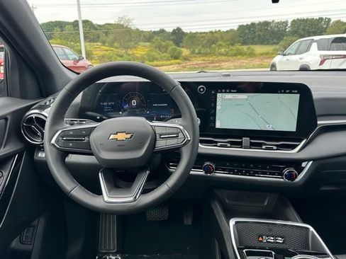 New 2026 Chevrolet Equinox LT w/ Convenience Package II image 12