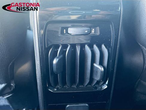 Used 2024 Jeep Compass Latitude image 32