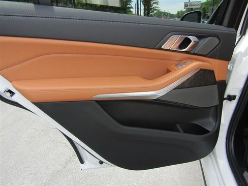 Used 2024 BMW X7 xDrive40i w/ Premium Package image 33