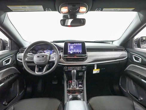 Used 2026 Jeep Compass Latitude AWD/4WD image 7