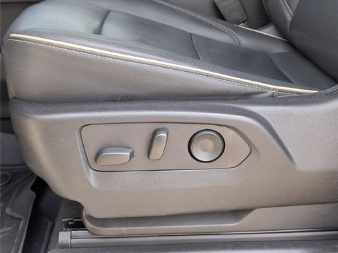 Used 2022 GMC Yukon SLT w/ SLT Premium Package RWD image 11