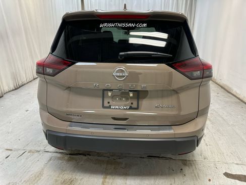 Certified 2024 Nissan Rogue SV image 7