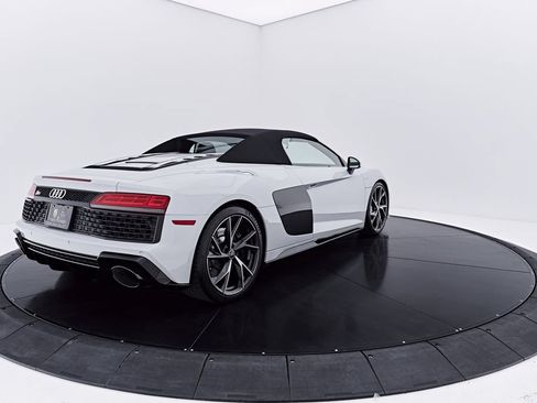 Used 2022 Audi R8 V10 w/ Carbon Exterior Package RWD image 18