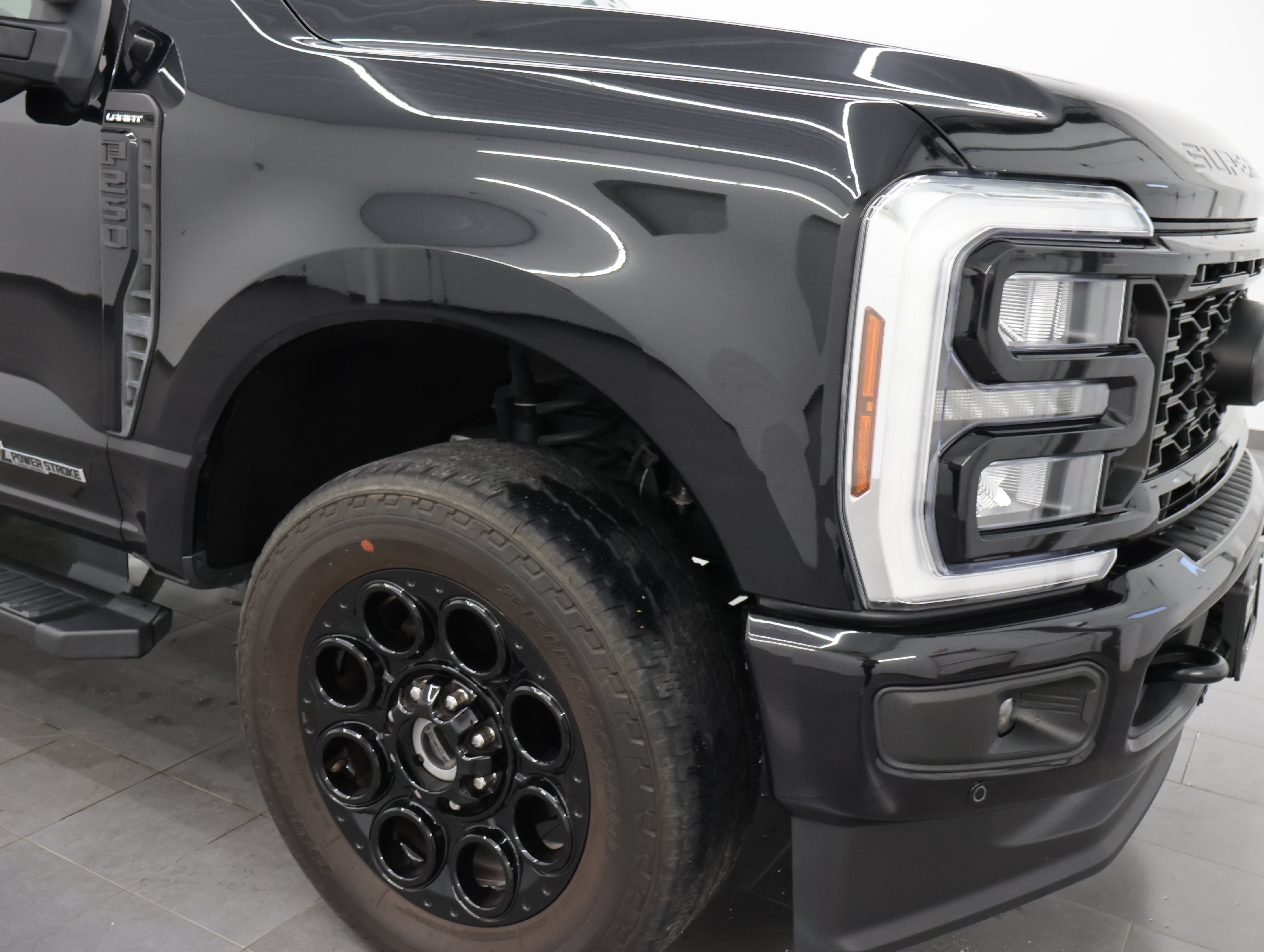 Used 2025 Ford F250 Lariat w/ Lariat Ultimate Package AWD/4WD image 28