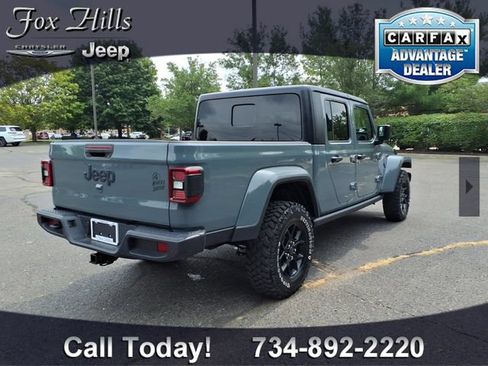Used 2025 Jeep Gladiator Sport AWD/4WD image 9