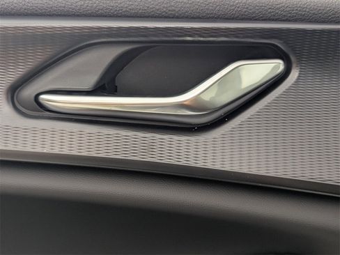 New 2025 Jeep Grand Cherokee Altitude image 15