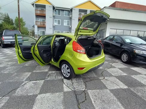 Used 2013 Ford Fiesta SE image 18