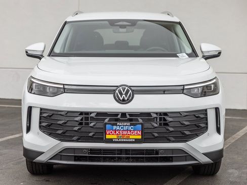 New 2026 Volkswagen Tiguan SE image 2