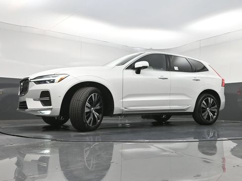 Used 2023 Volvo XC60 B5 Plus FWD image 24