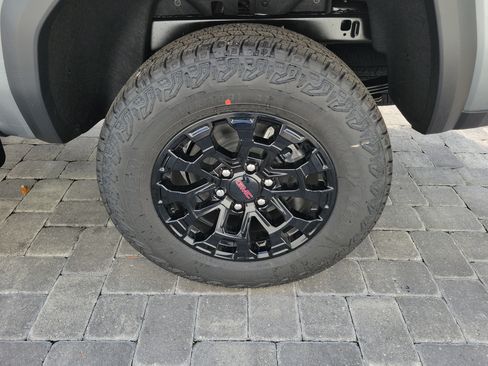 New 2026 GMC Canyon Elevation w/ Convenience Package RWD image 10