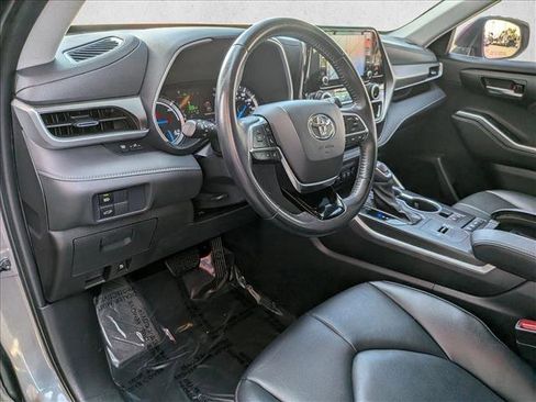 Certified 2021 Toyota Highlander XLE image 10