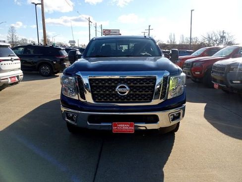 Used 2017 Nissan Titan SV image 2