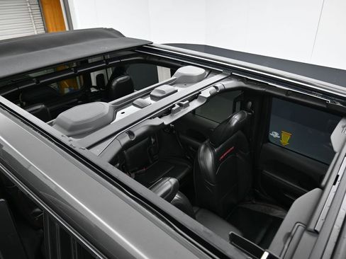 Used 2022 Jeep Wrangler Unlimited Rubicon w/ Cold Weather Group image 41