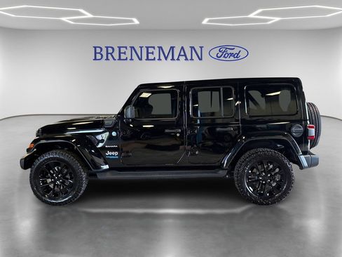 Used 2022 Jeep Wrangler Unlimited Sahara w/ Cold Weather Group AWD/4WD image 8